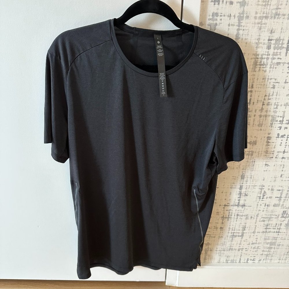 Lulu Lemon Workout T-Shirt - Men's Large in Black